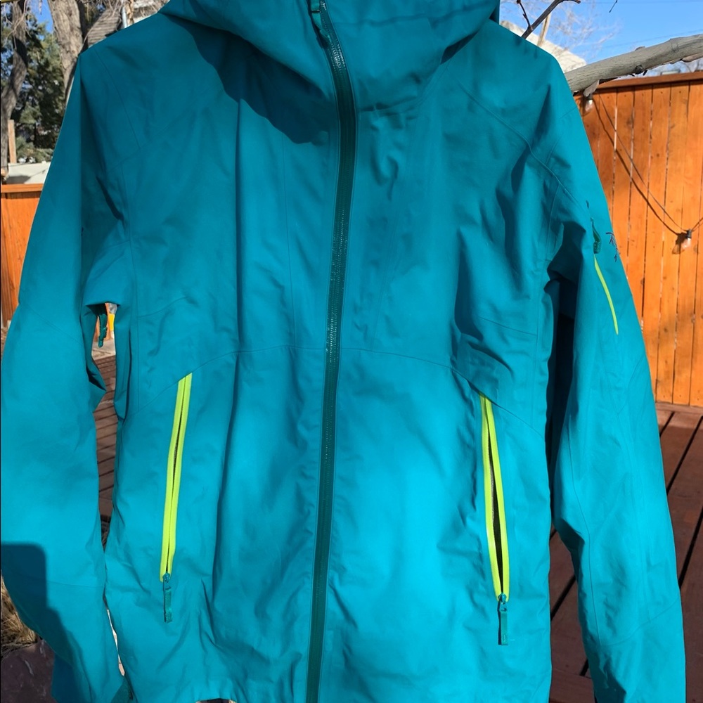 Arc’teryx GORE-TEX women’s L hooded jacket blue shell w neon taped zippers/ pits